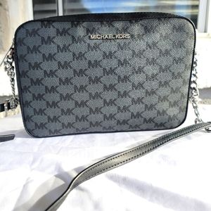 Michael Kors black jet set bag